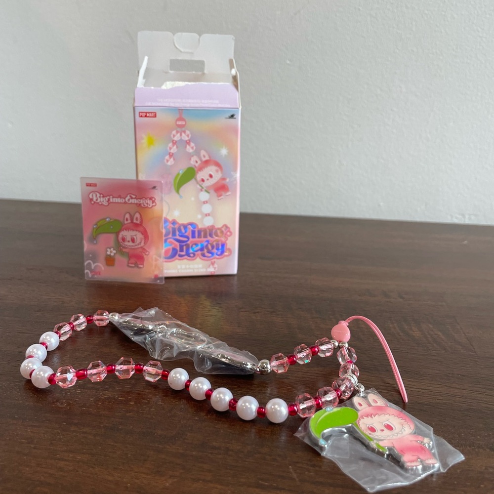 🩷NIB🩷Pop Mart Labubu Phone Charm - Love
